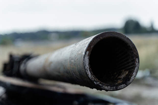 47news: в Ленобласти на полигоне вместе с экипажем сгорел танк