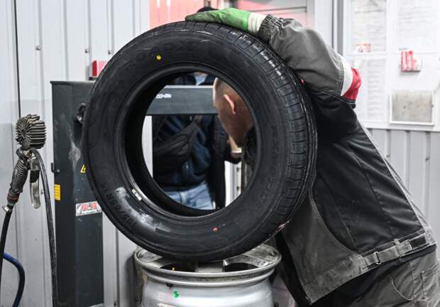 Москвичам назвали срок замены зимней резины