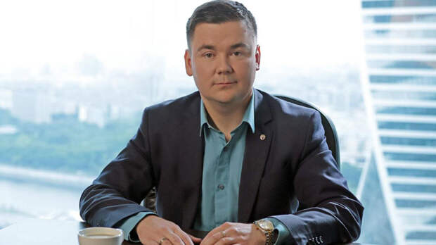 Зюганов позавидовал популярности Бони