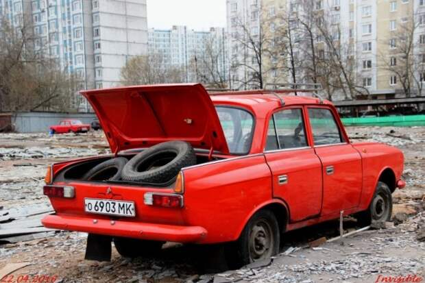 Брошенные автомобили, найденные при сносах московских гаражей