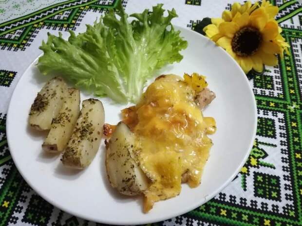 Свинина, запеченная с ананасом и сыром: рецепты приготовления