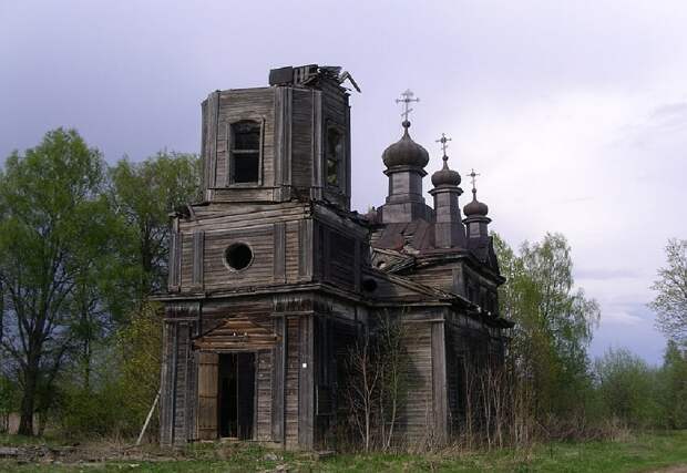 В Тверской области рухнул очередной древний храм