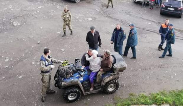 В Челябинской области 100 спасателей закончили поиски пенсионеров на Таганае