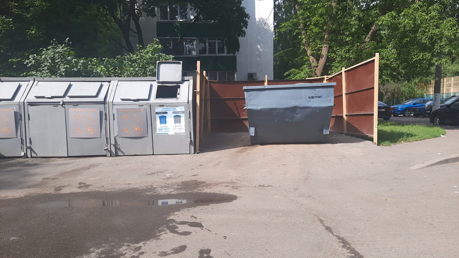 С площадки на Бестужевых вывезли мусор