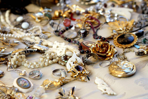 На Урале студентка отдала мошенникам драгоценности матери на 9 млн рублей