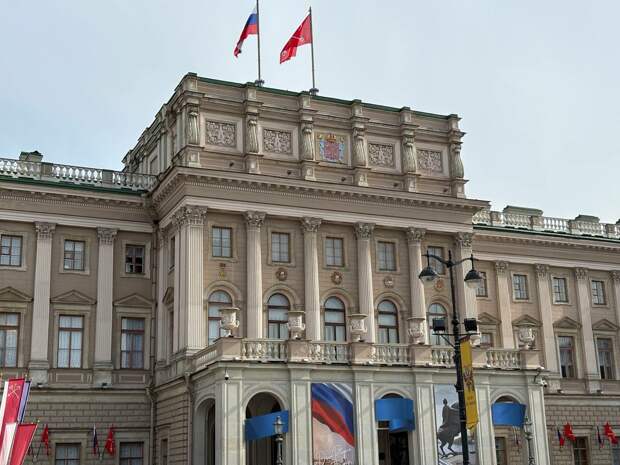 В Петербурге два депутата ЗакСа решили уйти с должностей