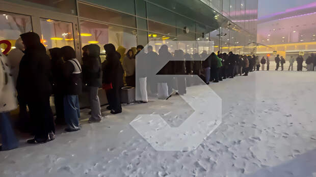 В Петербурге концерт Icegergert начался почти с часовой задержкой — зрители прождали кумира на улице