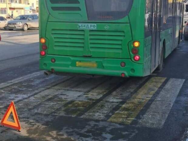 В Челябинске женщина спешила сесть в автобус и пострадала в ДТП
