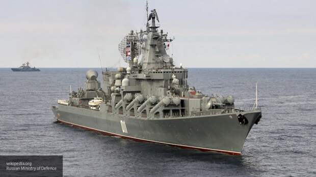 Крейсер "Варяг" провел в Японском море учебные стрельбы 