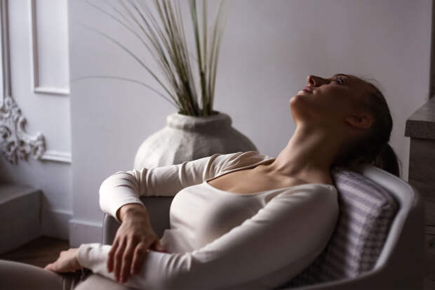 Психолог Ступак: избавиться от чувства сонливости поможет прогулка с утра