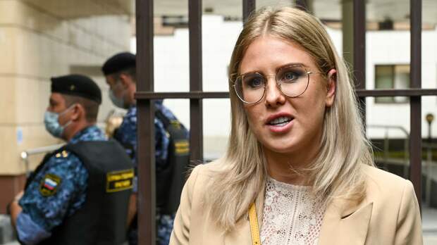 Юрист рассказал, почему Соболь смогла уехать за границу 
