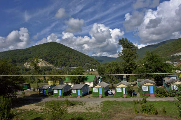 Жители российского курорта рассказали о взрывах, вспышках и стрельбе во время атаки ВСУ