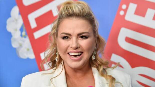 Фигура на зависть: похудевшая Семенович встретилась со своей талией