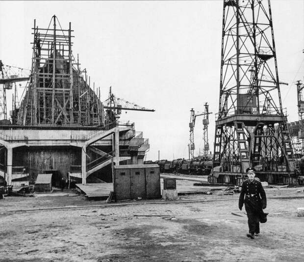 Все, кто интересуется историей отечественного флота, знают, что значили для него Николаевские верфи.-29