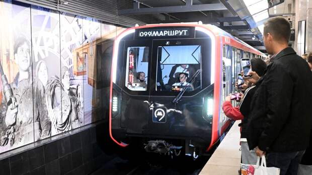 Парад поездов в честь 89-летия метро Москвы проходит на БКЛ