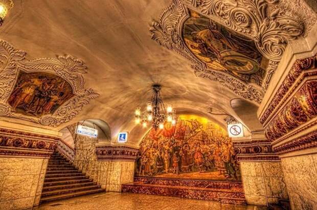 Тревел-блогер: иностранцы изумляются московскому метро