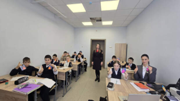 В Северной Осетии сотрудники Ардонской Госавтоинспекции рассказывают школьникам о пользе световозвращателей