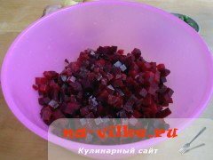 Салат со свеклой и вешенками