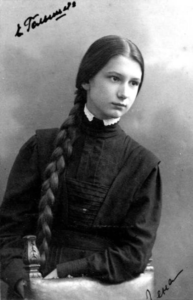 Лена - дочка профессора Николая Егоровича Жуковского. Лена - дочка профессора Николая Егоровича Жуковского.