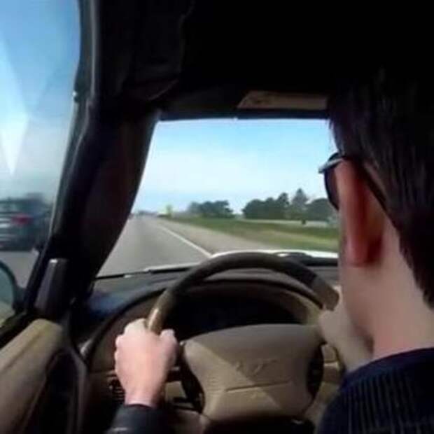 Голодная видео за рулём. Watch blowjob while Driving car on Highway.