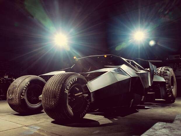 Наконец настал час самого супер-пупер автомобиля Бэтмена из фильмов про Темного Рыцаря: batman, Бэтмобиль, авто, автомобили, бэтмен, кинотачки, комиксы, супергерой