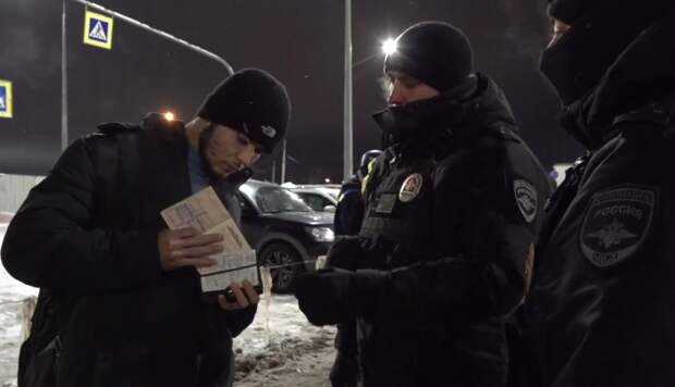 Недавно возле знаменитого «Лахта Центра» в Санкт-Петербурге произошел серьезный инцидент, в котором рабочие участвовали в потасовке.-6