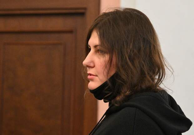 Полина Лурье попросила Ларису Долину съехать из квартиры до 30 декабря