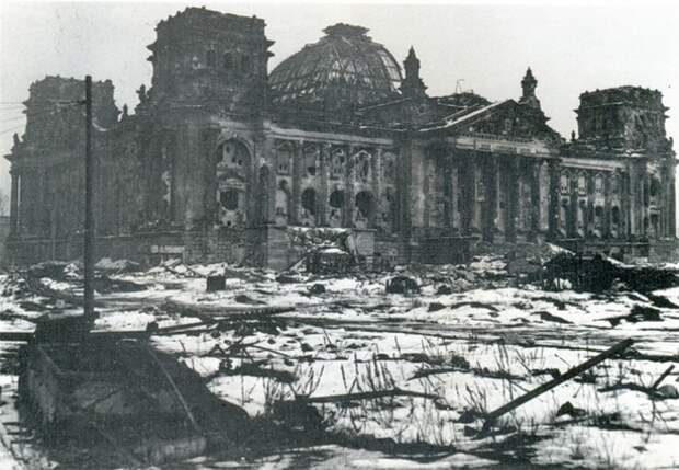 "РАЗВАЛИНАМИ РЕЙХСТАГА УДОВЛЕТВОРЕН!!!"