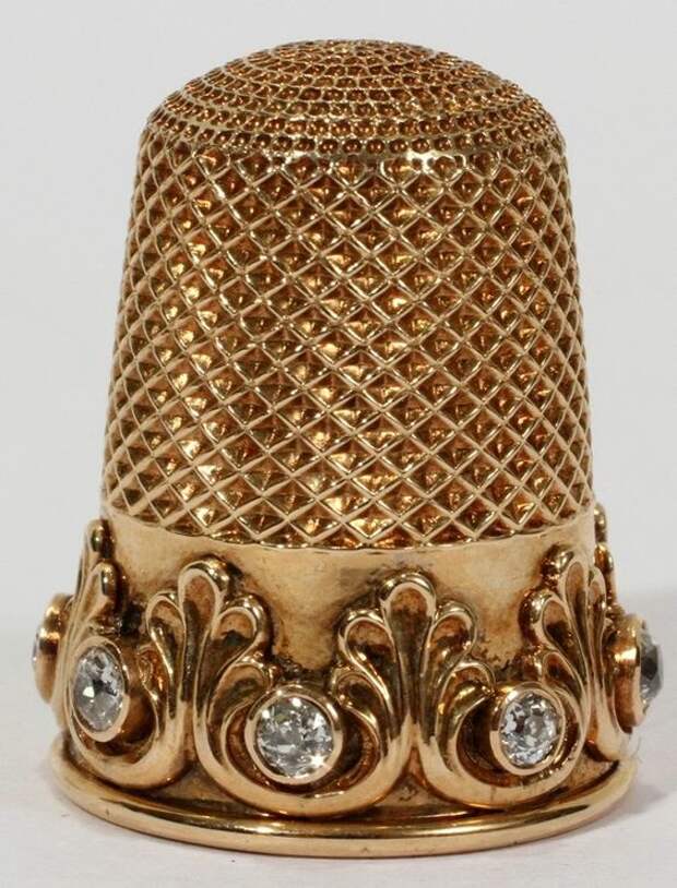 Late Victorian golden thimble with mine cut diamonds