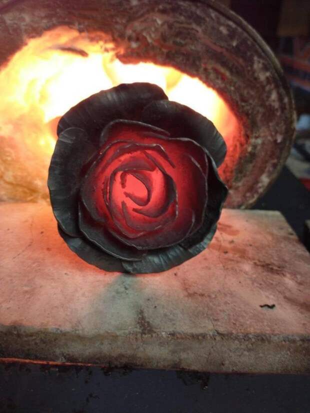 Роза из металла