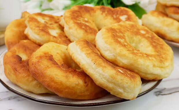 Пирожки «Ленивые», без лепки и хлопот: собираются за 5 минут сразу с начинкой, а жарятся еще быстрее