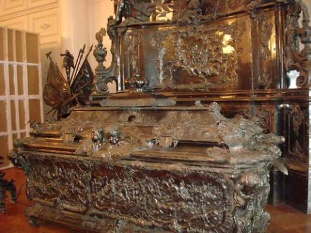 Серебряная гробница Александра Невского (480x360, 41Kb)