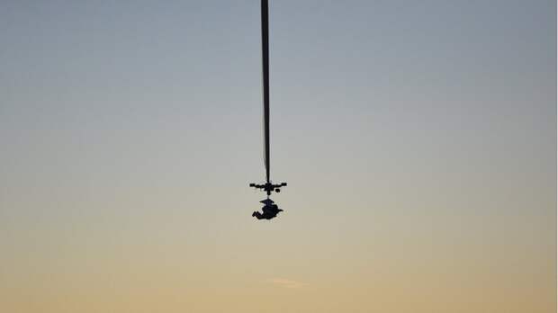 Алан Юстас готовится к полету и прыжку из стратосферы