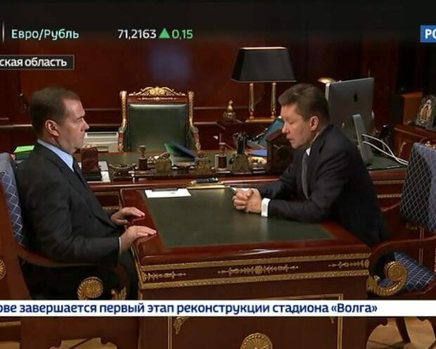 Медведев украинцы. А Хохлов в страхе Медведев.
