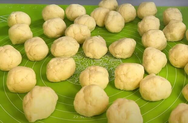 Гора нежности к вашему чаю: рецепт творожных трубочек, которые тают во рту и готовятся на скорую руку!