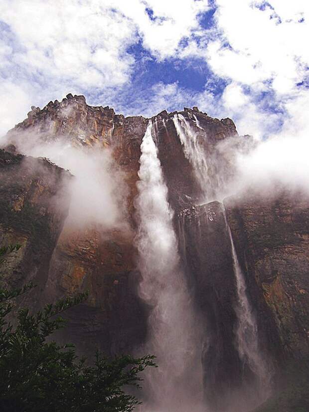 Анхель (исп. Salto Angel) — самый высокий в мире водопад