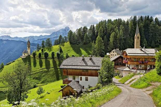 Сан-Виджилио-ди-Мареббе (San Vigilio di Marebbe) - очаровательная горная деревушка. (56 фото)