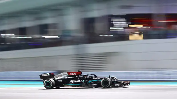 Алёшин — о поражении Хэмилтона: ошибка стратегов Mercedes была большой