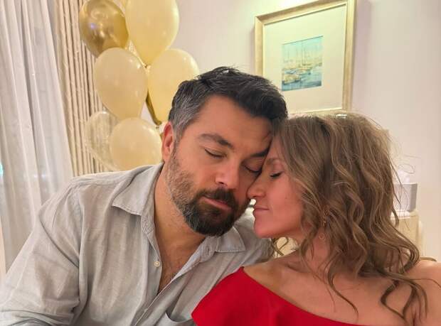 Певица Юлия Ковальчук показала романтичное фото с мужем в годовщину отношений