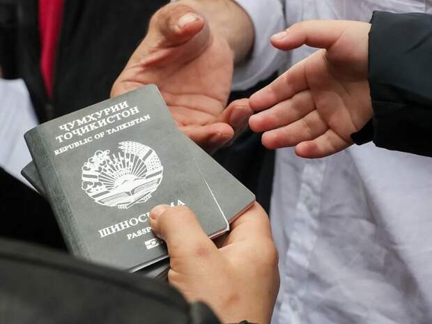 Между Россией и Таджикистаном произошел дипломатический скандал, когда официальные представители Душанбе выразили крайнее недовольство тем, что таджиков, прибывших в Казахстан на границе с Россией, не-6