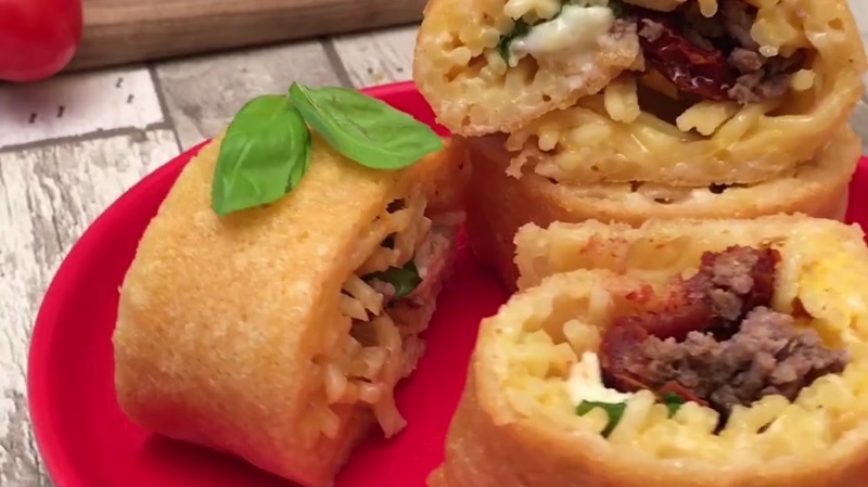 рулет из макарон и фарша