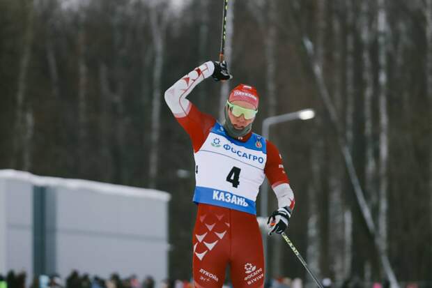 Александр Большунов выиграл скиатлон на этапе Кубка России по лыжным гонкам в Казани