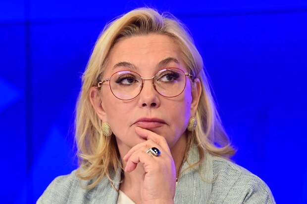 Известная телеведущая сравнила уехавших из страны россиян с собаками