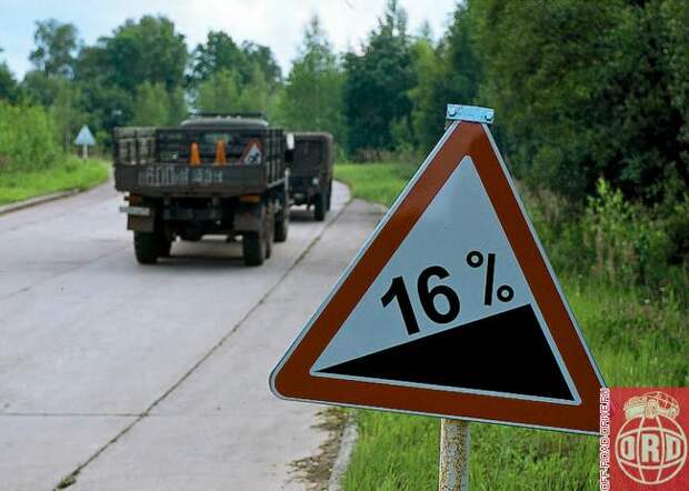 Упражнение первое: 16%-й подъем Dodge с почти семитонным ЗиЛом на прицепе одолел, практически не ощутив нагрузки.