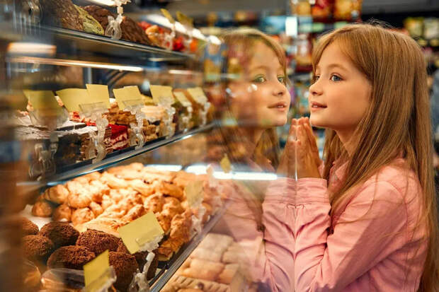 Маркировка «Честный знак» расширяется: с 1 марта под контроль берут сладости, меха и БАДы