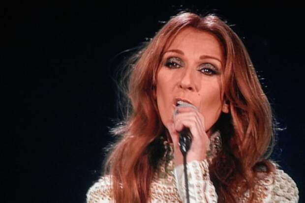 Париж в ажиотаже: плакаты с текстами песен Селин Дион разожгли слухи о возвращении