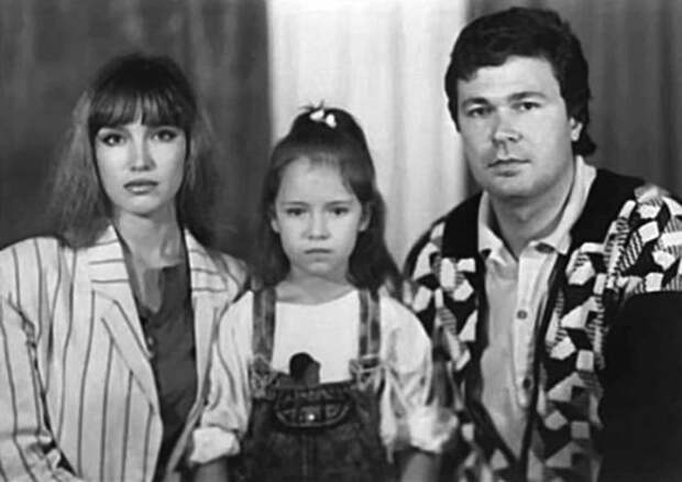 Актриса с первым мужем и дочерью, 1988 | Фото: flibusta.site