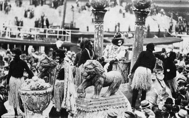 Платформа клуба Zulu Social Aid and Pleasure Club, посвященного зулусской культуре, на параде Марди Гра, 1936 год. америка, исторические кадры, история, люди, новый орлеан, редкие фото, сша, фото