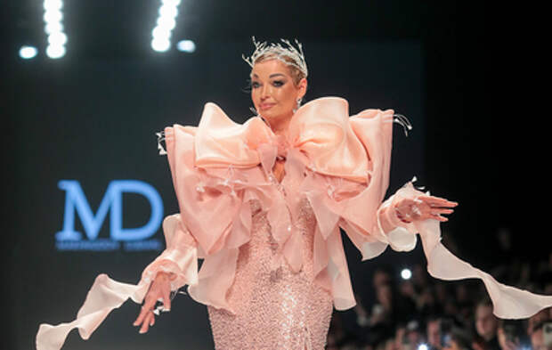 50-летняя Волочкова сообщила о ребенке от молодого любовника