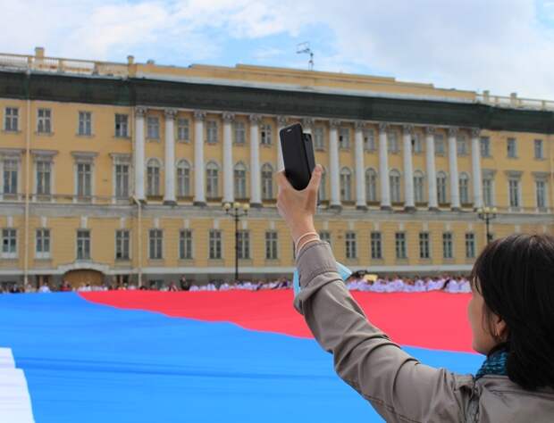 Спб фан. Три огромных флага в Питере.